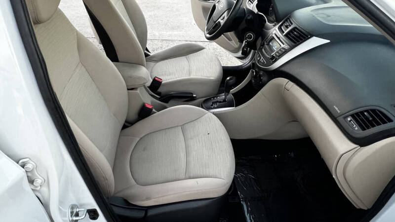 2017 Hyundai Accent Value Edition