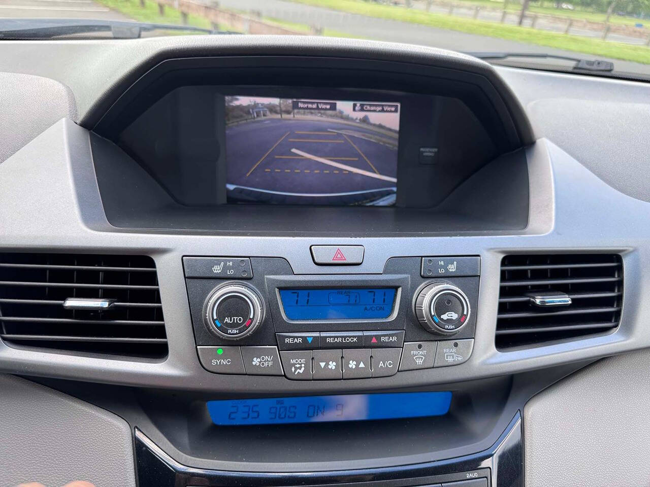 2011 Honda Odyssey 10