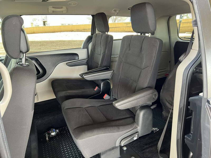 2017 Dodge Grand Caravan SE - Photo 33