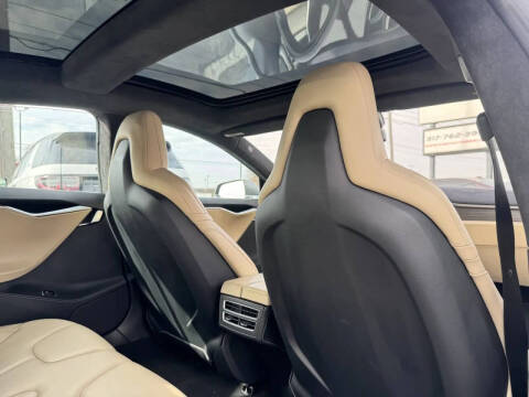 2015 Tesla Model S 70D
