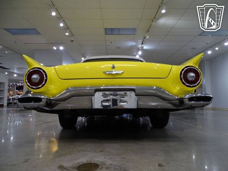 1957 Ford Thunderbird
