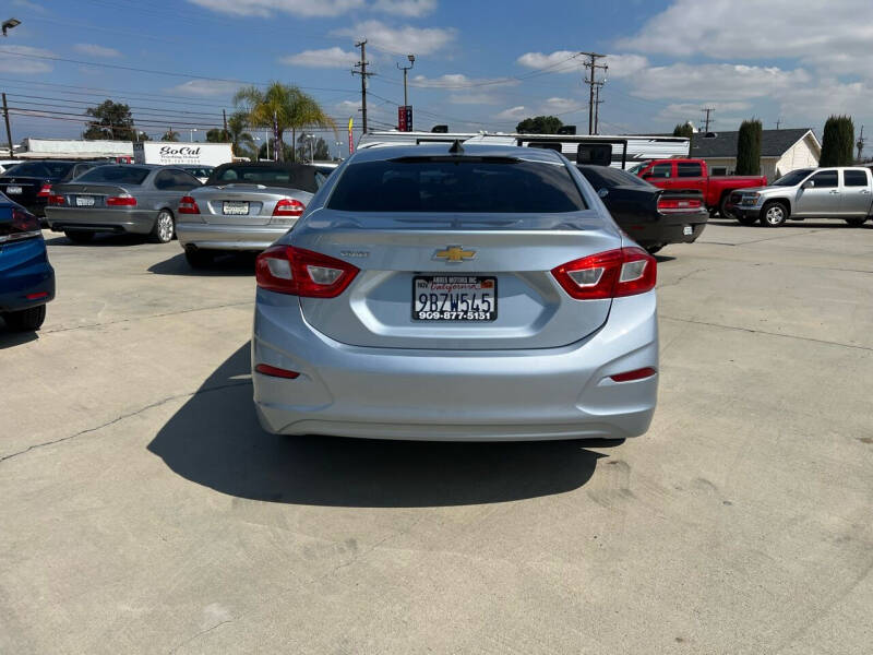 2017 Chevrolet Cruze LS photo 4