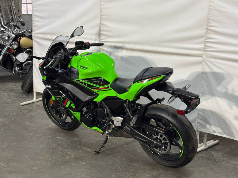 2024 Kawasaki Ninja 650 KRT