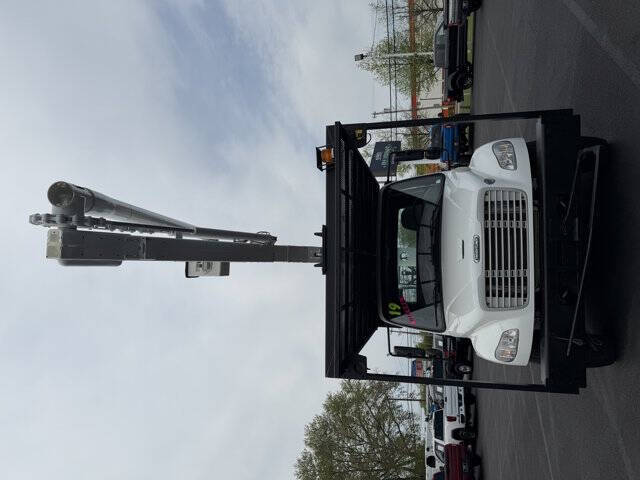 2019 Freightliner M2 106