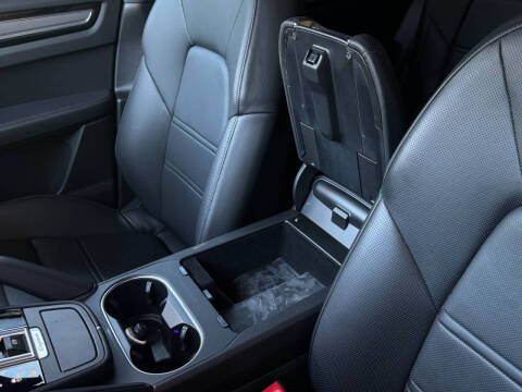 2023 Porsche Cayenne Coupe Platinum Edition