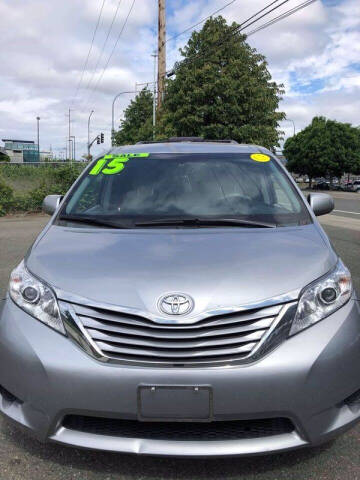 2015 Toyota Sienna for sale at ALHAMADANI AUTO SALES in Tacoma WA