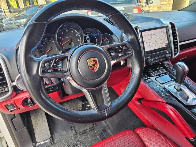 2017 Porsche Cayenne Platinum Edition