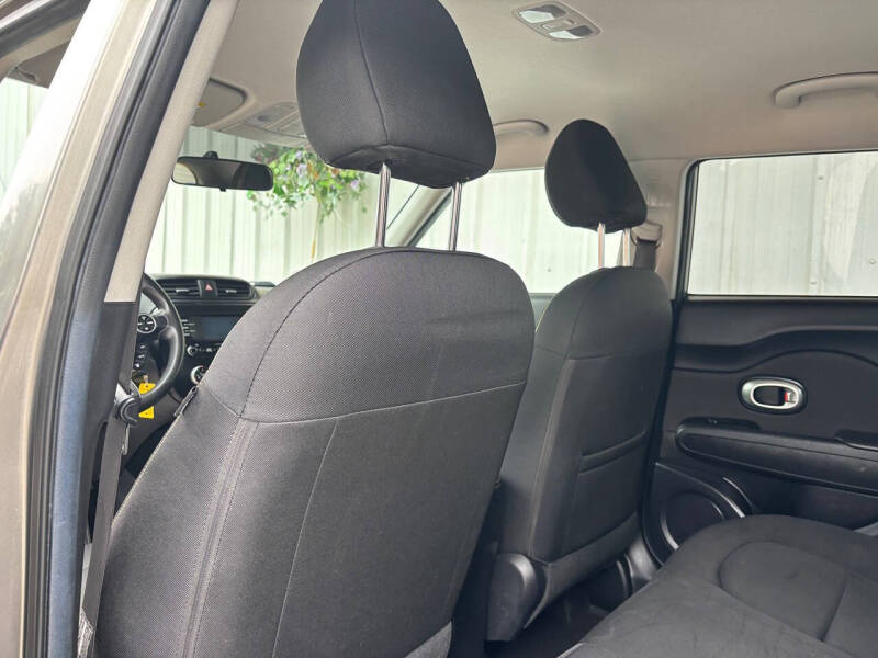 2016 Kia Soul +