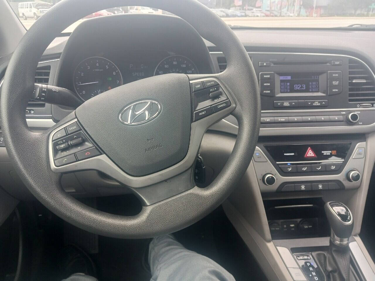 2017 HYUNDAI Elantra Sedan - $10,900