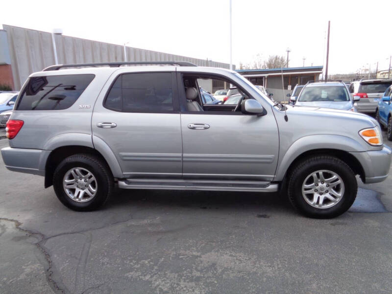 2004 Toyota Sequoia SR5