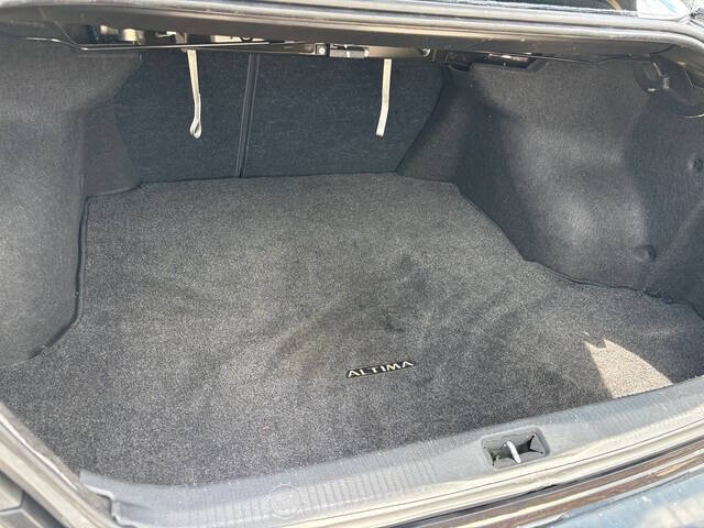 2011 Nissan Altima 16