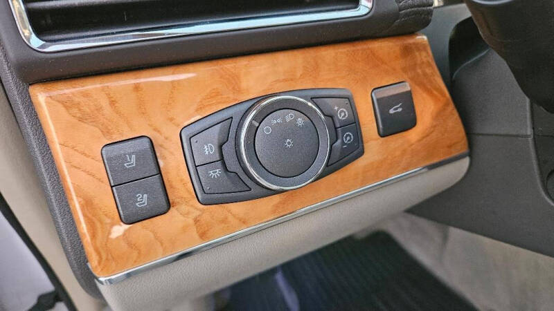 2011 Lincoln MKX null photo 18