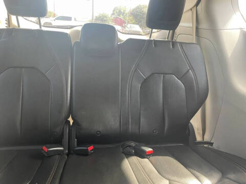 2017 Chrysler Pacifica Touring-L Plus