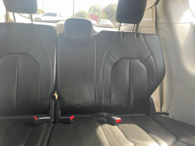 2017 Chrysler Pacifica Touring-L Plus