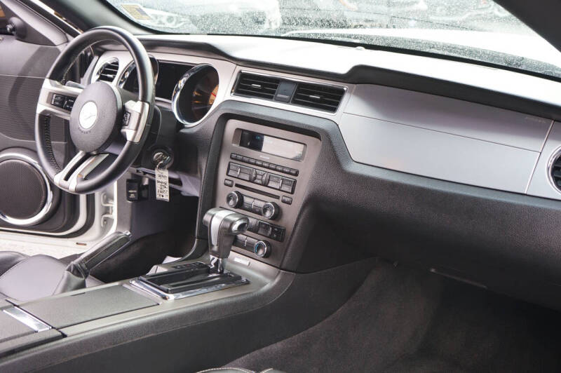 2012 Ford Mustang V6