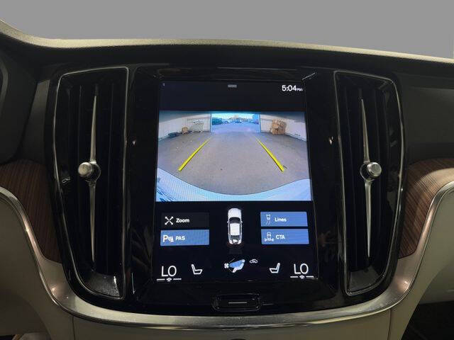 2022 Volvo S60 Recharge T8 R-Design Expression