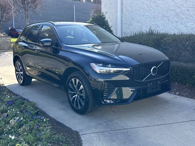 2025 Volvo XC60 B5 Plus Dark Theme