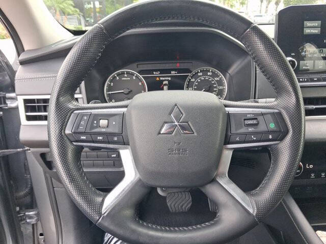 2024 Mitsubishi Outlander SE