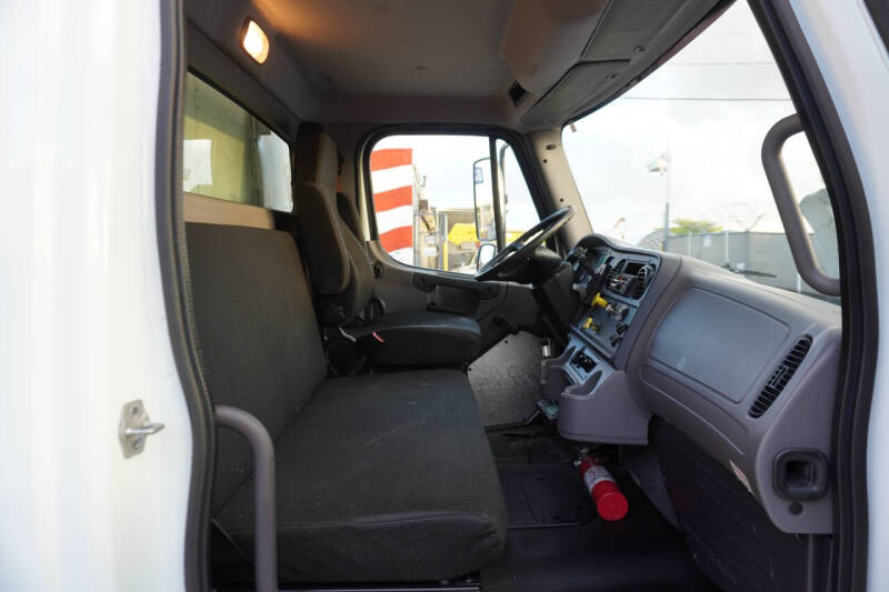 2018 Freightliner M2 106