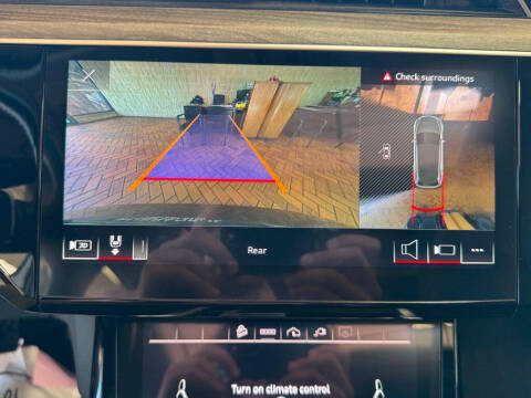 2021 Audi e-tron quattro Premium