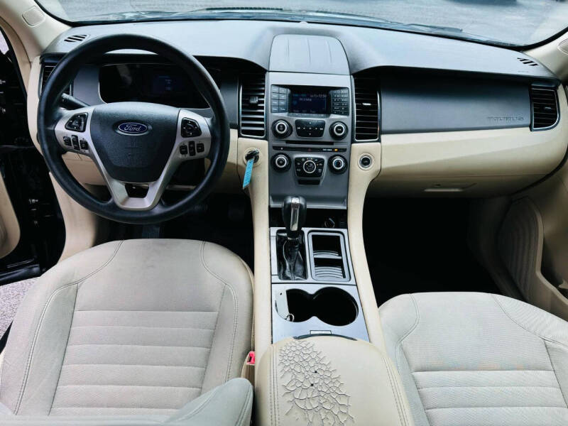 2014 Ford Taurus SE