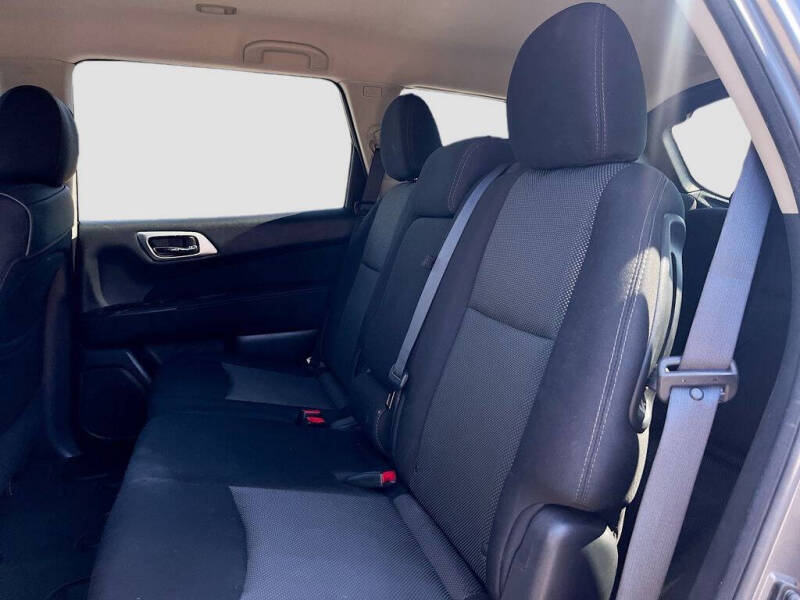 2017 Nissan Pathfinder SV