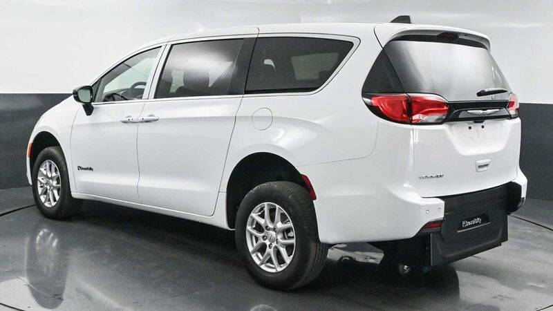 2025 Chrysler Voyager LX