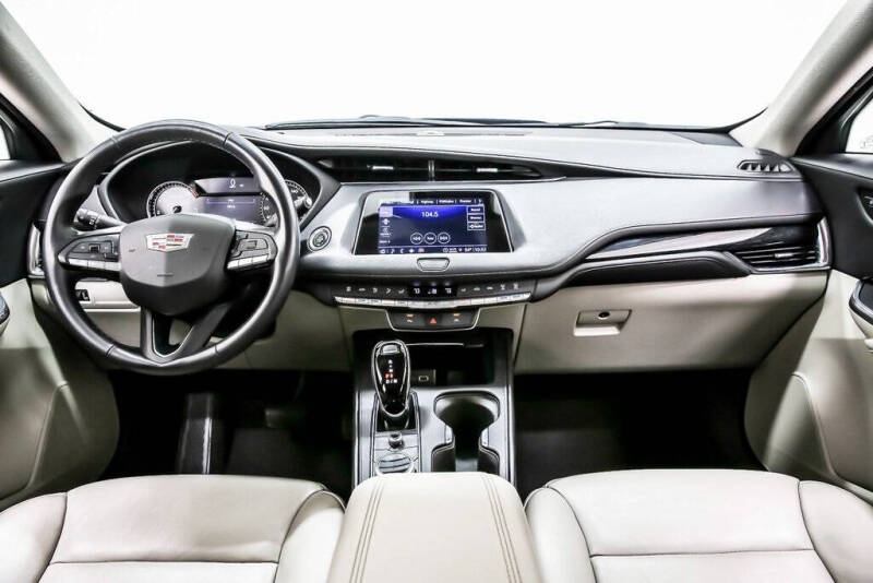 2023 Cadillac XT4 Premium Luxury