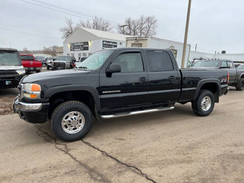 2004 GMC Sierra 2500HD for sale at BISMAN AUTOWORX INC in Bismarck ND