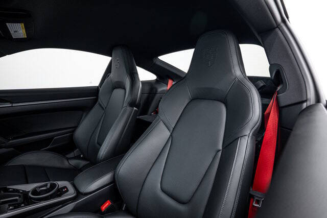 2025 Porsche 911 Carrera