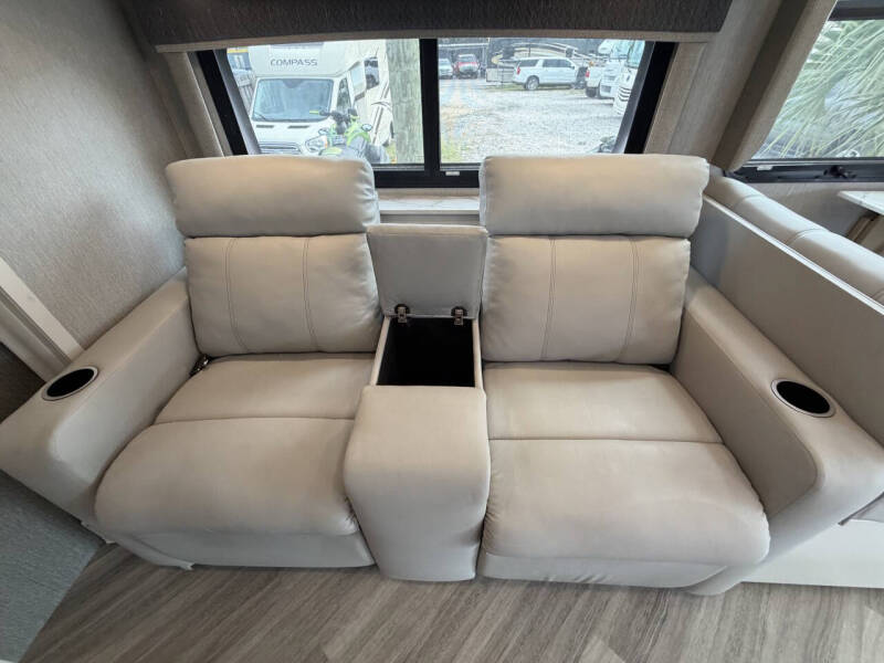 2022 Holiday Rambler Invicta
