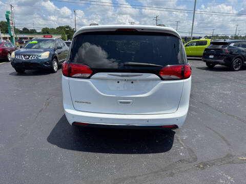 2017 Chrysler Pacifica Touring Plus