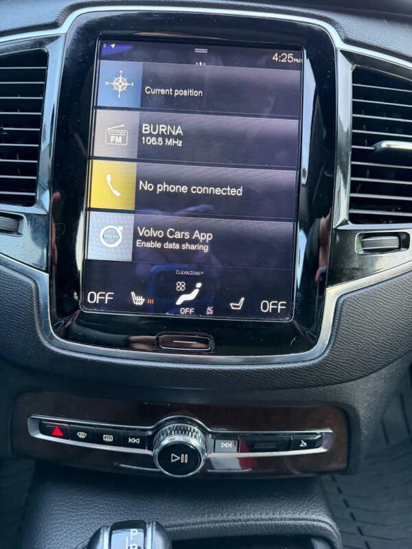 2017 Volvo XC90 T6 Momentum