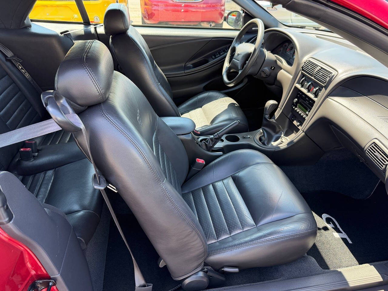 2001 Ford Mustang 18