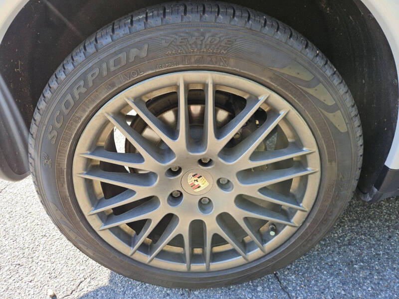 2017 Porsche Cayenne Platinum Edition