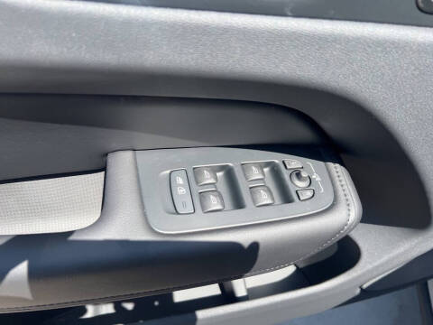 2025 Volvo XC60 T8 Plus Dark Theme