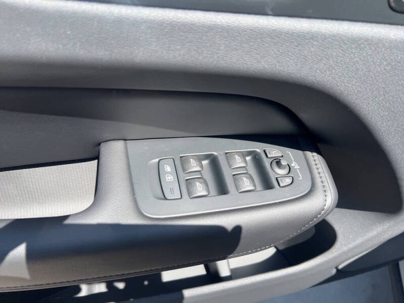 2025 Volvo XC60 T8 Plus Dark Theme