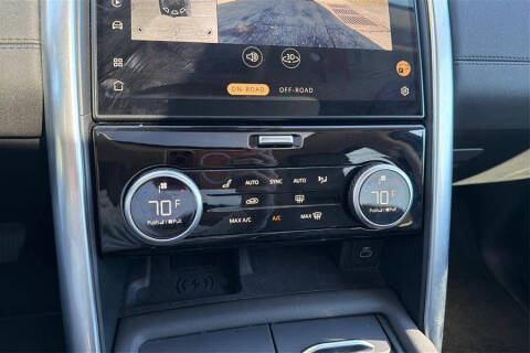 2024 Land Rover Discovery P300 S