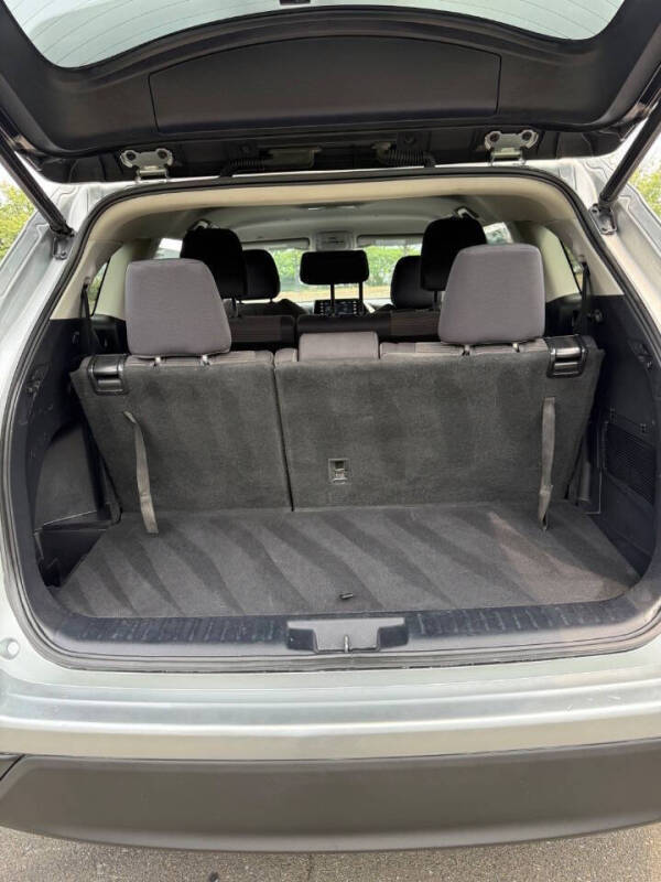 2021 Toyota Highlander LE