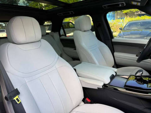 2025 Land Rover Range Rover Sport P360 SE
