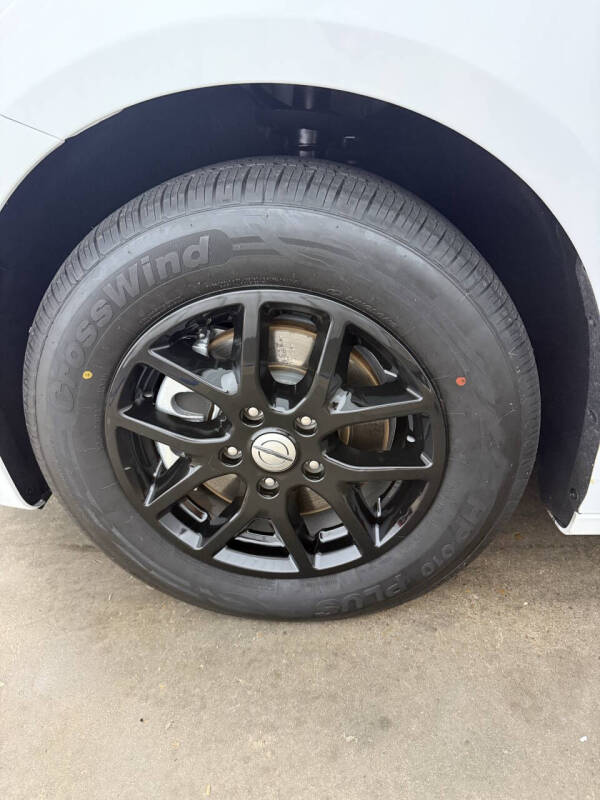 2025 Chrysler Pacifica Select - Photo 12