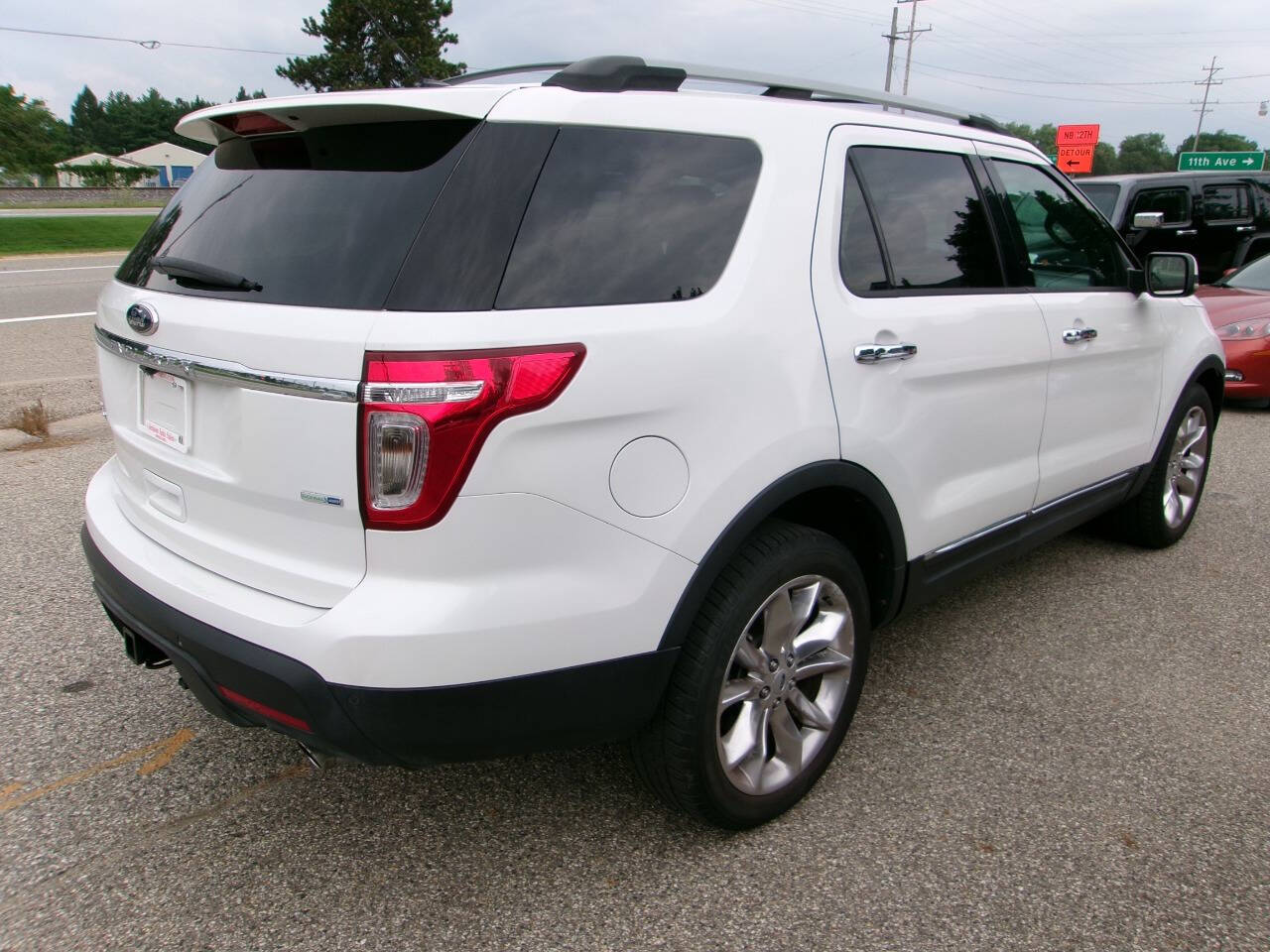 View vehicle photo 3