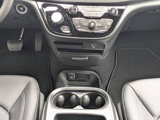 2026 Chrysler Voyager LX