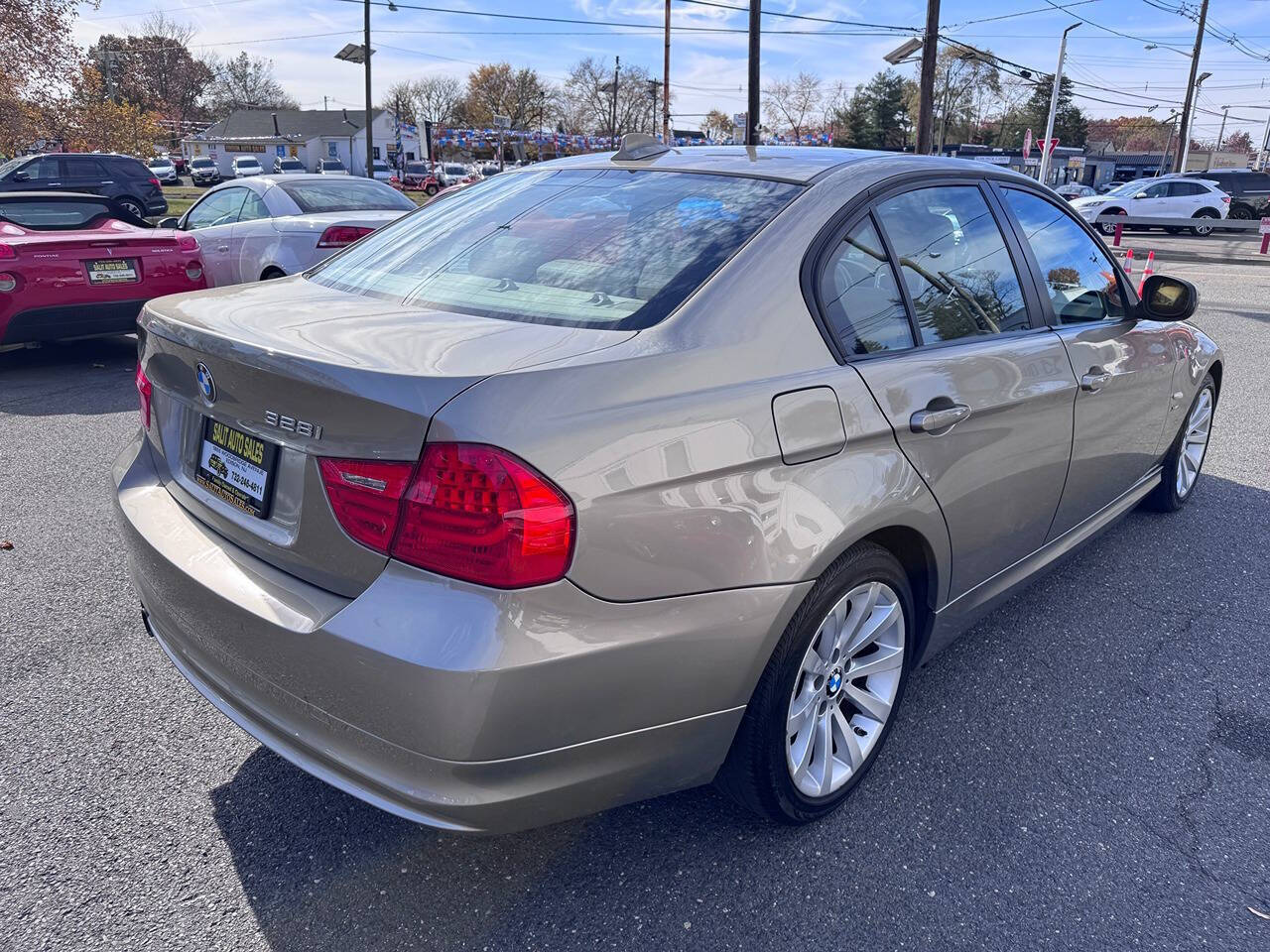 2011 BMW 3 Series 33