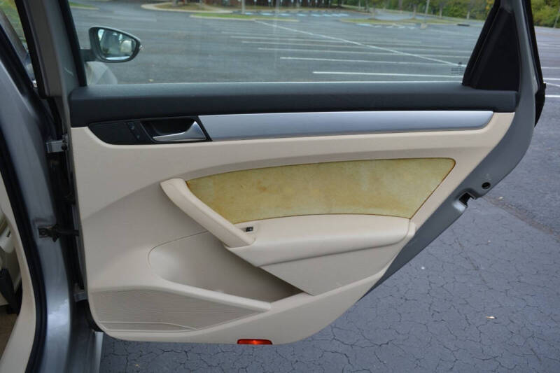 2012 Volkswagen Passat SE