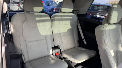 2023 Volvo XC90 Recharge T8 Ultimate Bright Theme 6P