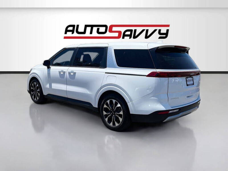 2024 Kia Carnival EX