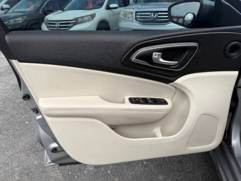 2015 Chrysler 200 Limited