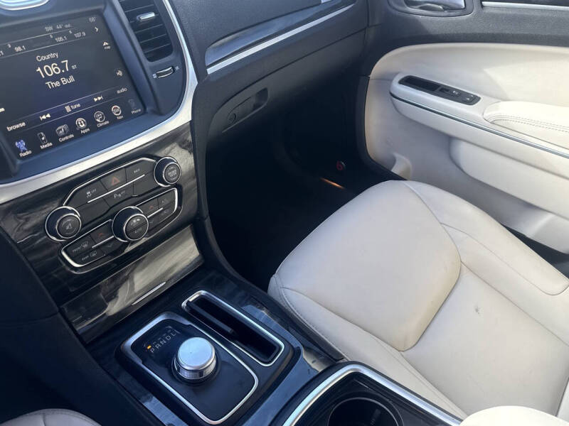 2015 Chrysler 300 Limited