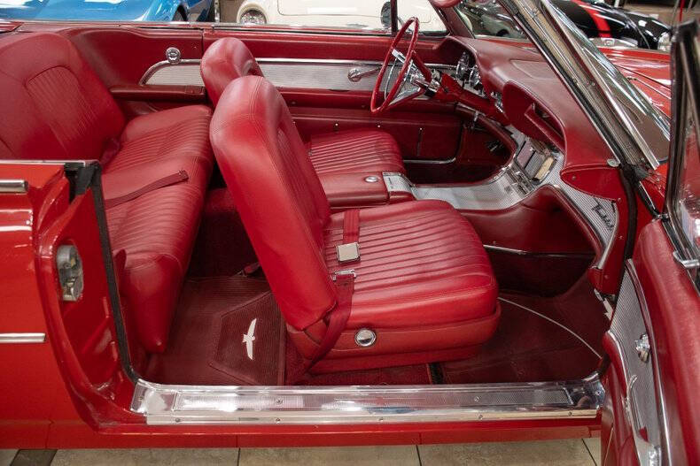 1962 Ford Thunderbird